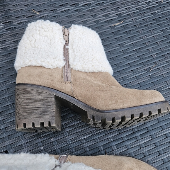 UnionBay Highland Sherpa Boots Women (sz 8M) - Picture 3 of 5